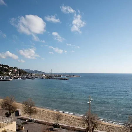 + 4 Pers Avec Parking Et Wifi Au Lavandou - Fr-1-803-49 *